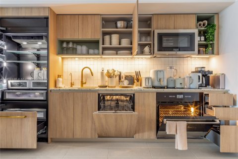 Condominio en alquiler en Miami, Florida, 3 dormitorios, 115.76 m2 № 2012170 - foto 3