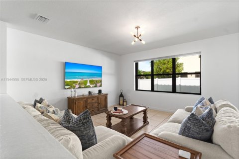 Villa ou maison à vendre à Hialeah, Floride: 5 chambres, 260.87 m2 № 2001197 - photo 6