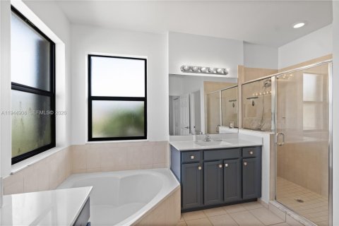 Villa ou maison à vendre à Hialeah, Floride: 5 chambres, 260.87 m2 № 2001197 - photo 28