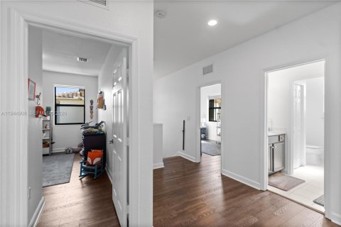 Villa ou maison à vendre à Hialeah, Floride: 5 chambres, 260.87 m2 № 2001197 - photo 17