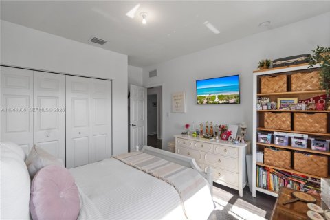 Villa ou maison à vendre à Hialeah, Floride: 5 chambres, 260.87 m2 № 2001197 - photo 24