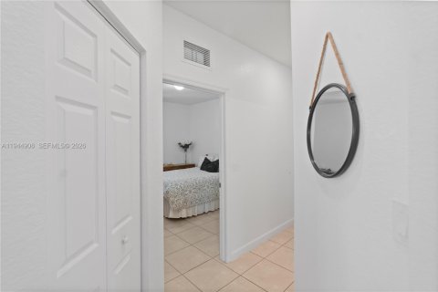 Villa ou maison à vendre à Hialeah, Floride: 5 chambres, 260.87 m2 № 2001197 - photo 11