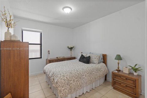 Villa ou maison à vendre à Hialeah, Floride: 5 chambres, 260.87 m2 № 2001197 - photo 13