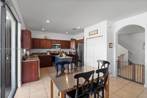 Villa ou maison à vendre à Hialeah, Floride: 5 chambres, 260.87 m2 № 2001197 - photo 7