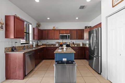 Villa ou maison à vendre à Hialeah, Floride: 5 chambres, 260.87 m2 № 2001197 - photo 8