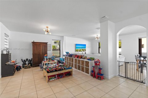 Villa ou maison à vendre à Hialeah, Floride: 5 chambres, 260.87 m2 № 2001197 - photo 3