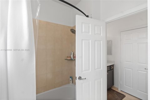 Villa ou maison à vendre à Hialeah, Floride: 5 chambres, 260.87 m2 № 2001197 - photo 20