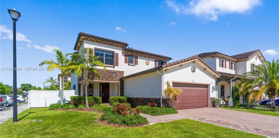 Villa ou maison à Hialeah, Floride 5 chambres, 260.87 m2 № 2001197