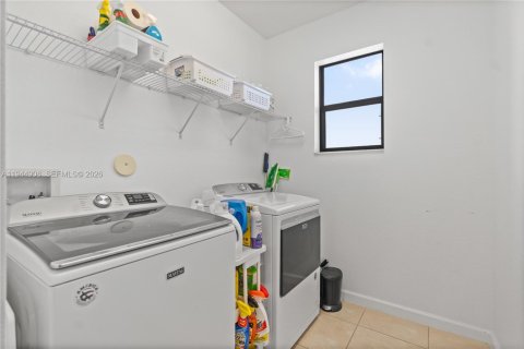 Villa ou maison à vendre à Hialeah, Floride: 5 chambres, 260.87 m2 № 2001197 - photo 29