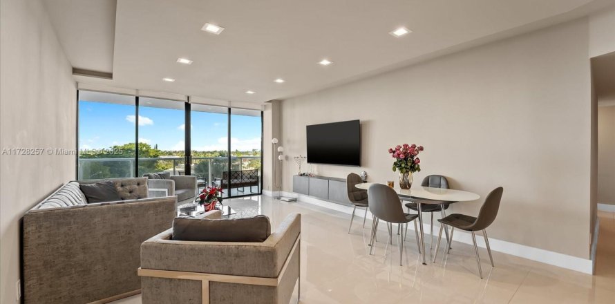 Condominio en Aventura, Florida, 3 dormitorios  № 1874680