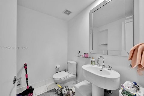 Condo in Aventura, Florida, 3 bedrooms  № 2052945 - photo 22