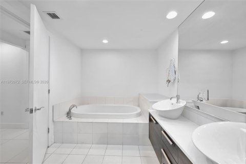 Condo in Aventura, Florida, 3 bedrooms  № 2052945 - photo 12