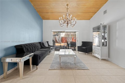 House in Miami, Florida 5 bedrooms, 267.28 sq.m. № 2045814 - photo 4