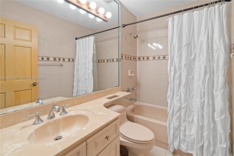 House in Miami, Florida 5 bedrooms, 267.28 sq.m. № 2045814 - photo 19