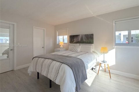 Condo in Hallandale Beach, Florida, 2 bedrooms  № 2026101 - photo 8