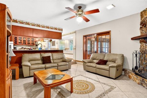 House in Wildwood, Florida 4 bedrooms, 267.19 sq.m. № 2167276 - photo 6