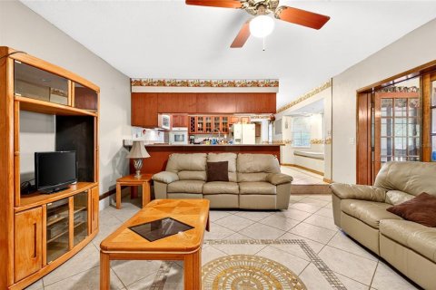 House in Wildwood, Florida 4 bedrooms, 267.19 sq.m. № 2167276 - photo 7