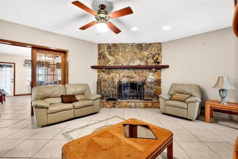 House in Wildwood, Florida 4 bedrooms, 267.19 sq.m. № 2167276 - photo 9