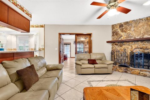 House in Wildwood, Florida 4 bedrooms, 267.19 sq.m. № 2167276 - photo 10