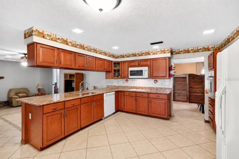House in Wildwood, Florida 4 bedrooms, 267.19 sq.m. № 2167276 - photo 12