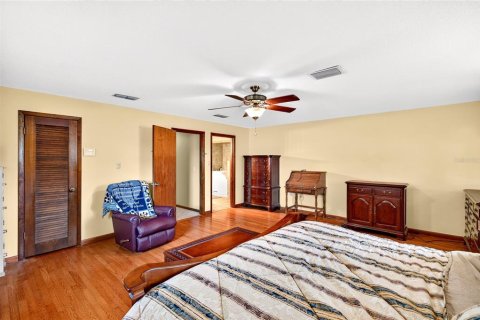House in Wildwood, Florida 4 bedrooms, 267.19 sq.m. № 2167276 - photo 29