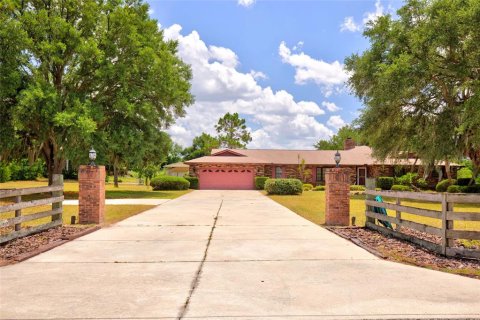 House in Wildwood, Florida 4 bedrooms, 267.19 sq.m. № 2167276 - photo 2