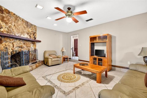 House in Wildwood, Florida 4 bedrooms, 267.19 sq.m. № 2167276 - photo 8
