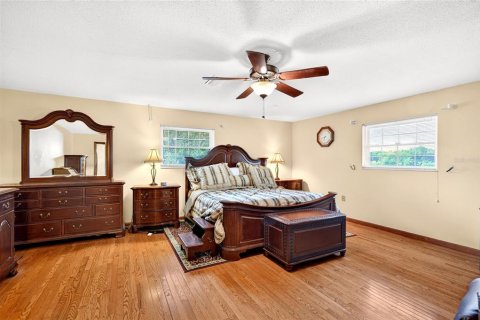 House in Wildwood, Florida 4 bedrooms, 267.19 sq.m. № 2167276 - photo 27