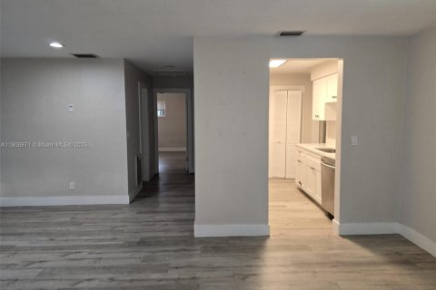 Снять в аренду виллу или дом в Купер-Сити, Флорида 2 спальни, 98.57м2, № 1963331 - фото 7