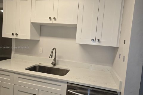 Снять в аренду виллу или дом в Купер-Сити, Флорида 2 спальни, 98.57м2, № 1963331 - фото 14