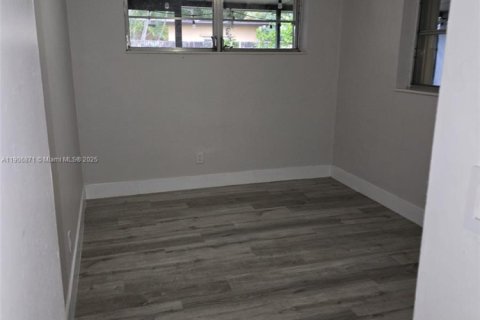 Снять в аренду виллу или дом в Купер-Сити, Флорида 2 спальни, 98.57м2, № 1963331 - фото 10