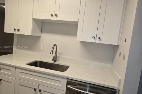 Снять в аренду виллу или дом в Купер-Сити, Флорида 2 спальни, 98.57м2, № 1963331 - фото 15