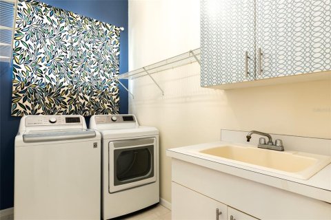 House in Altamonte Springs, Florida 4 bedrooms, 280.1 sq.m. № 2151974 - photo 20