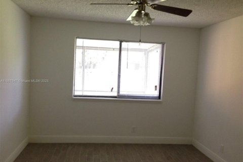 Casa en venta en Sunrise, Florida, 3 dormitorios, 95.88 m2 № 1941727 - foto 13