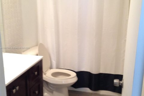 Casa en venta en Sunrise, Florida, 3 dormitorios, 95.88 m2 № 1941727 - foto 2