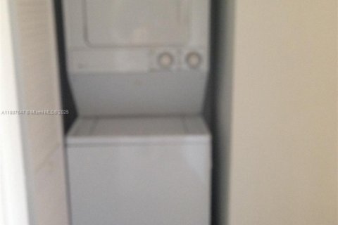 Casa en venta en Sunrise, Florida, 3 dormitorios, 95.88 m2 № 1941727 - foto 3