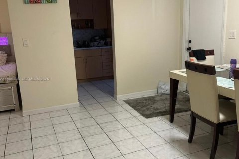 Condominio en venta en Plantation, Florida, 1 dormitorio, 69.49 m2 № 1994593 - foto 5