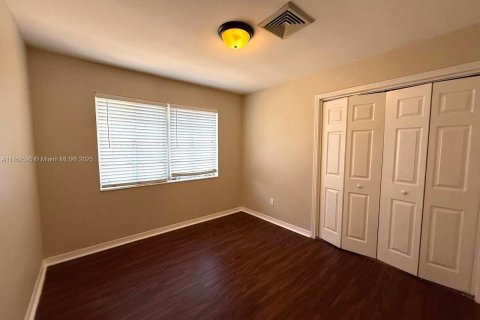 Casa en venta en Tampa, Florida, 3 dormitorios № 1887280 - foto 9