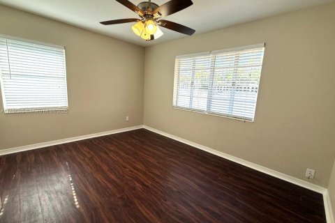 Casa en venta en Tampa, Florida, 3 dormitorios № 1887280 - foto 3