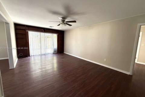 Casa en venta en Tampa, Florida, 3 dormitorios № 1887280 - foto 6