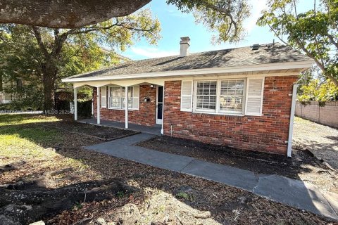 Casa en venta en Tampa, Florida, 3 dormitorios № 1887280 - foto 1