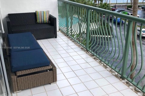 Condo in Miami, Florida, 1 bedroom  № 2174903 - photo 15