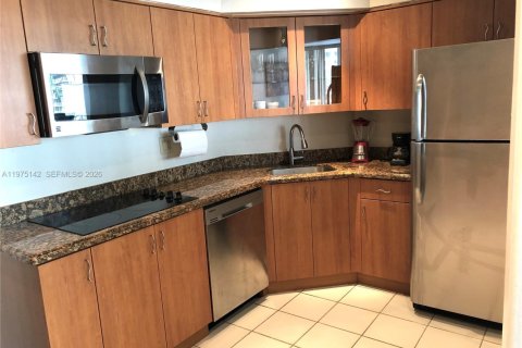 Condo in Miami, Florida, 1 bedroom  № 2174903 - photo 11