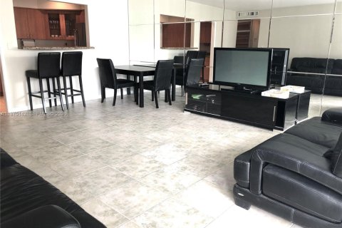 Condo in Miami, Florida, 1 bedroom  № 2174903 - photo 8