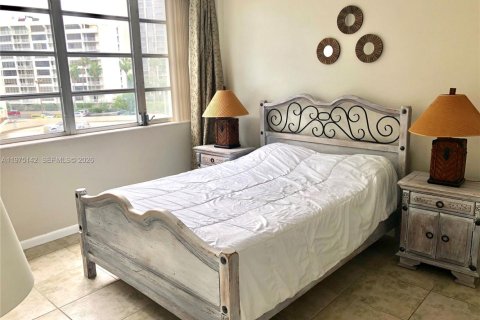 Condo in Miami, Florida, 1 bedroom  № 2174903 - photo 19