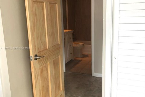 Condo in Miami, Florida, 1 bedroom  № 2174903 - photo 25