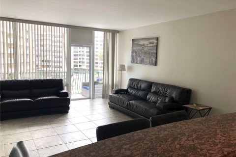 Condo in Miami, Florida, 1 bedroom  № 2174903 - photo 13