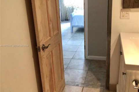 Condo in Miami, Florida, 1 bedroom  № 2174903 - photo 26