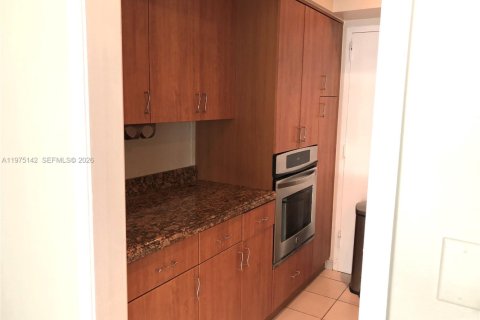 Condo in Miami, Florida, 1 bedroom  № 2174903 - photo 12