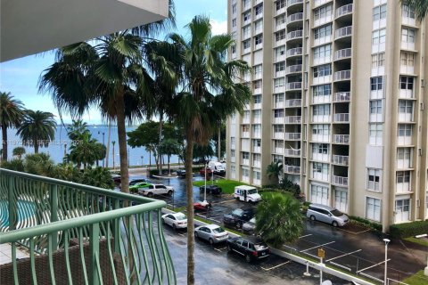 Condo in Miami, Florida, 1 bedroom  № 2174903 - photo 16